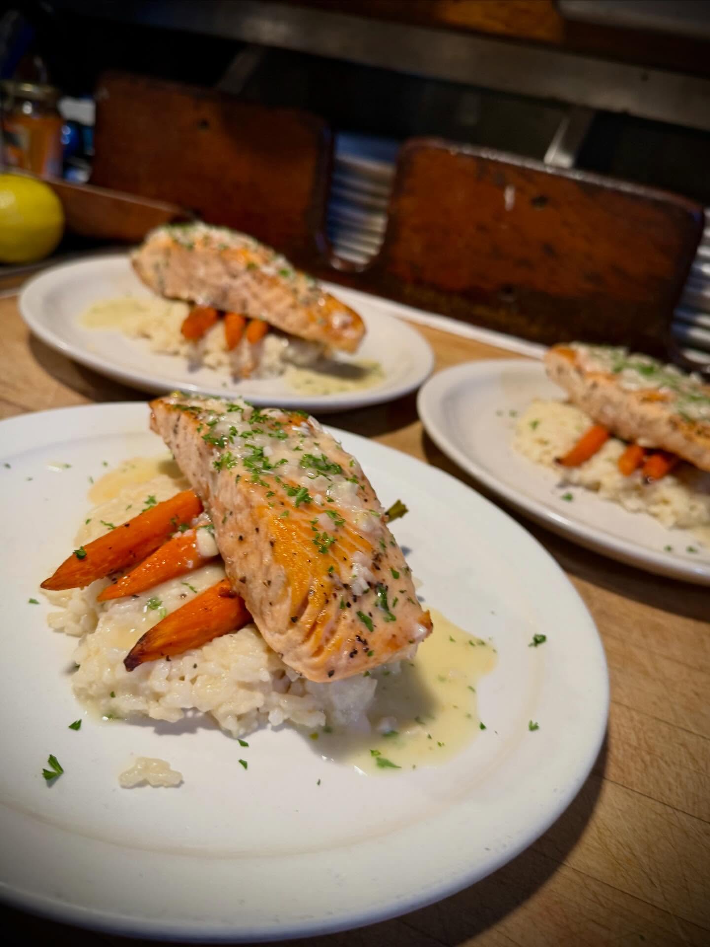 Grilled salmon with rice